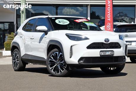 White 2025 Toyota Yaris Cross Wagon Urban Hybrid