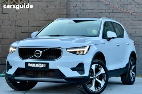 White 2024 Volvo XC40 Wagon Plus B4