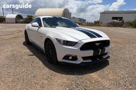 Silver 2017 Ford Mustang Coupe Fastback Gt 5.0 V8