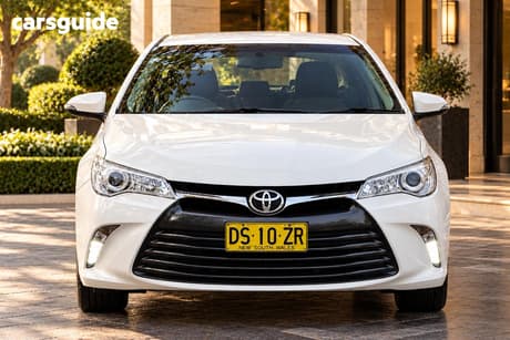 White 2016 Toyota Camry Sedan Altise