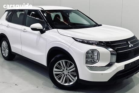 White 2024 Mitsubishi Outlander Wagon Es 7 Seat (2Wd)