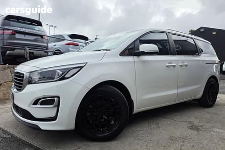White 2019 Kia Carnival Wagon S