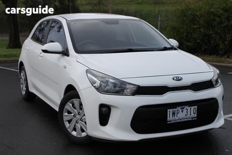 White 2019 Kia RIO Hatchback S