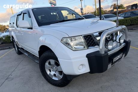 White 2011 Nissan Navara Dual Cab Pick-up St (4X4)