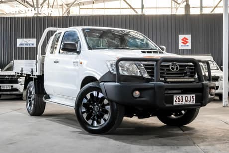 White 2011 Toyota Hilux X Cab Pickup Sr5 (4X4)