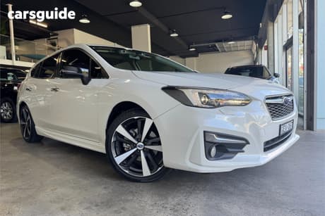 White 2017 Subaru Impreza Hatchback 2.0S (Awd)