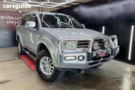 Silver 2015 Mitsubishi Challenger Wagon (4X4)