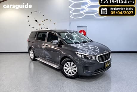 Silver 2017 Kia Carnival Wagon S