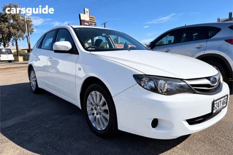 White 2010 Subaru Impreza Hatchback R (Awd)