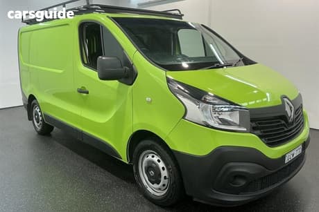 Green 2018 Renault Trafic Van Swb