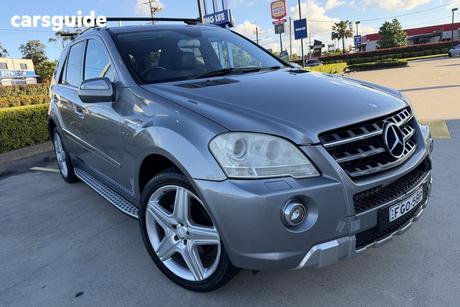 Grey 2010 Mercedes-Benz ML300 Wagon Cdi (4X4)