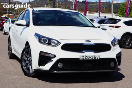 White 2018 Kia Cerato Sedan Sport