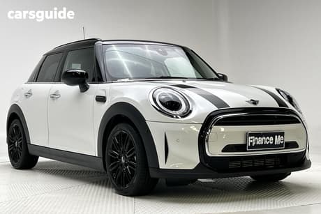 White 2023 Mini Cooper Hatchback Classic 5D Hatch