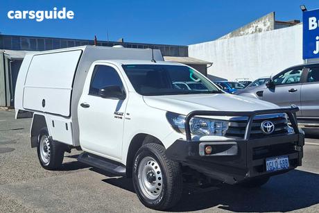 White 2018 Toyota Hilux Cab Chassis Sr (4X4)
