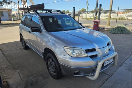 Silver 2005 Mitsubishi Outlander Wagon Ls