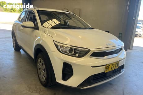 White 2023 Kia Stonic Wagon S