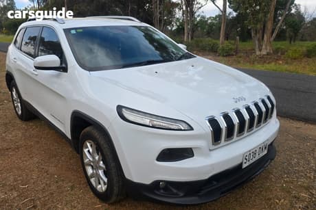 White 2014 Jeep Cherokee Wagon Longitude (4X4)