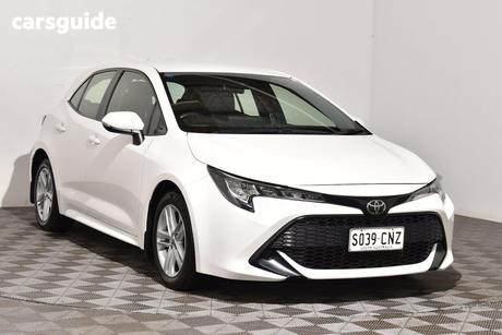 White 2018 Toyota Corolla Hatchback Ascent Sport