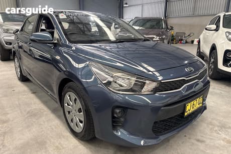 Blue 2017 Kia RIO Hatchback S
