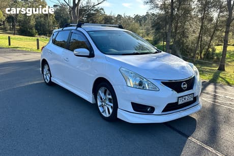 White 2015 Nissan Pulsar Hatchback Sss