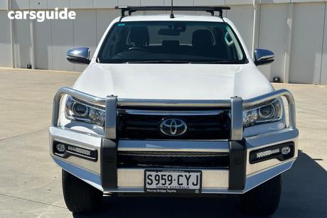 White 2019 Toyota Hilux Double Cab Pick Up Sr5 (4X4)