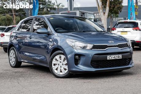 Blue 2017 Kia RIO Hatchback S