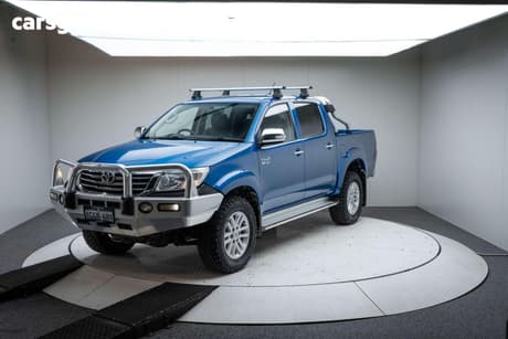 Blue 2013 Toyota Hilux Dual Cab Pick-up Sr5 (4X4)