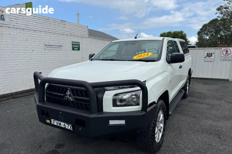White 2024 Mitsubishi Triton Club Cab Pickup Glx+ (4X4)