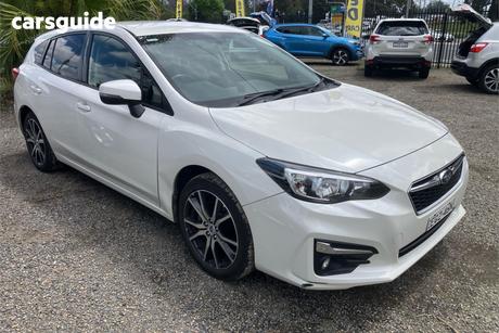 White 2017 Subaru Impreza Hatchback 2.0L (Awd)
