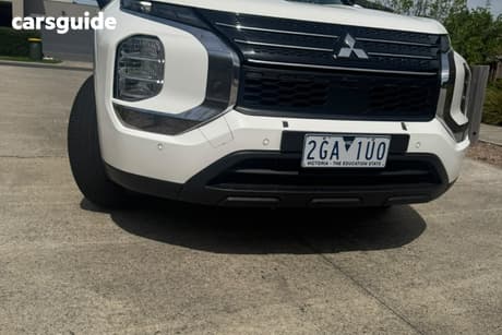 White 2022 Mitsubishi Outlander Wagon Es 5 Seat (2Wd)