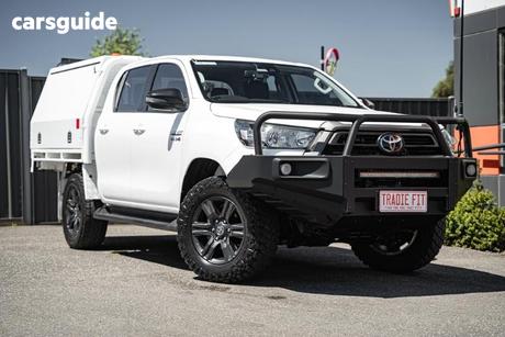 White 2023 Toyota Hilux Double Cab Chassis Sr (4X4)