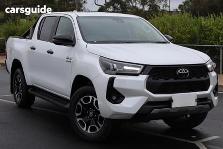 White 2024 Toyota Hilux Double Cab Pick Up Sr5 48V (4X4)