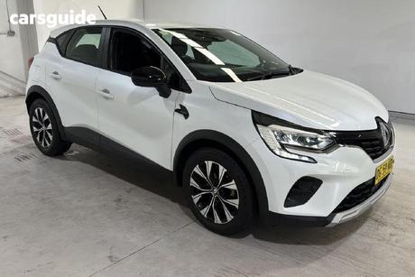 White 2023 Renault Captur Wagon Intens
