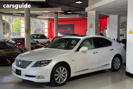 White 2007 Lexus LS600H Sedan