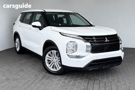 White 2024 Mitsubishi Outlander Wagon Es 7 Seat (2Wd)