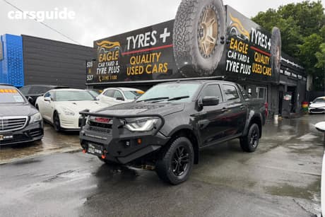 Black 2022 Isuzu D-MAX Crew Cab Utility Ls-M (4X4)