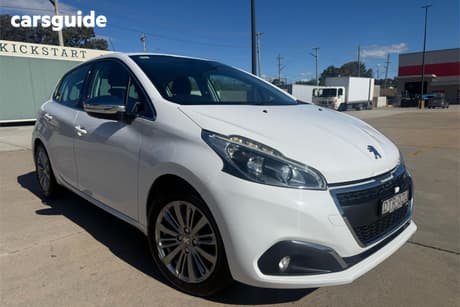White 2018 Peugeot 208 Hatchback Allure