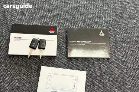 White 2022 Mitsubishi Triton Double Cab Pick Up Glx (4X4)