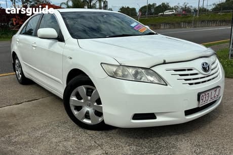 White 2009 Toyota Camry Sedan ALTISE