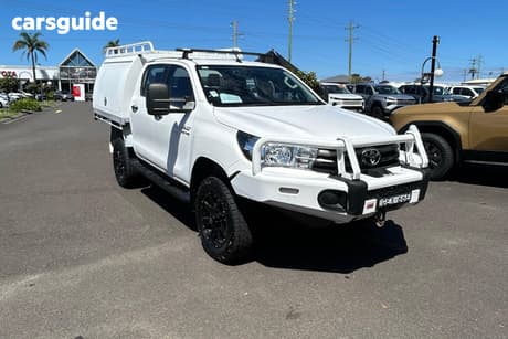 White 2017 Toyota Hilux Dual Cab Chassis Sr (4X4)