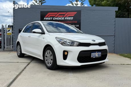 White 2017 Kia RIO Hatchback S