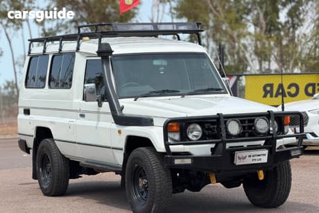 White 2006 Toyota Landcruiser (4X4) 11 Seat