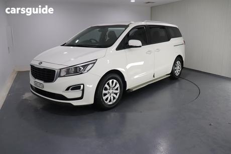 White 2018 Kia Carnival Wagon S