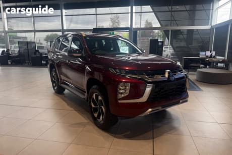 Red 2025 Mitsubishi Pajero Sport Wagon Exceed (4Wd) 7 Seat