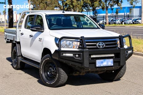 White 2017 Toyota Hilux Dual Cab Chassis Sr (4X4)