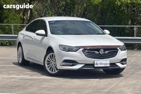 White 2018 Holden Calais Liftback