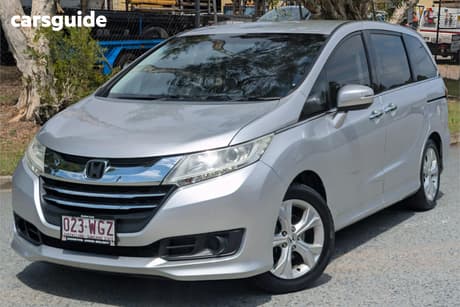 Silver 2017 Honda Odyssey Wagon Vti