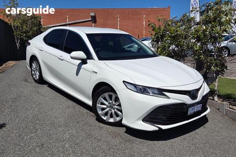 White 2018 Toyota Camry Sedan Ascent (Hybrid)