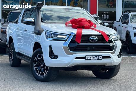 White 2022 Toyota Hilux Double Cab Pick Up Sr5 (4X4)