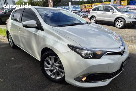 White 2015 Toyota Corolla Hatchback Ascent Sport